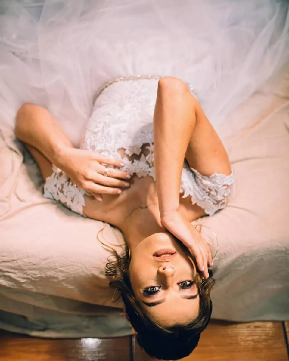 Retrato da noiva em vestido de renda
